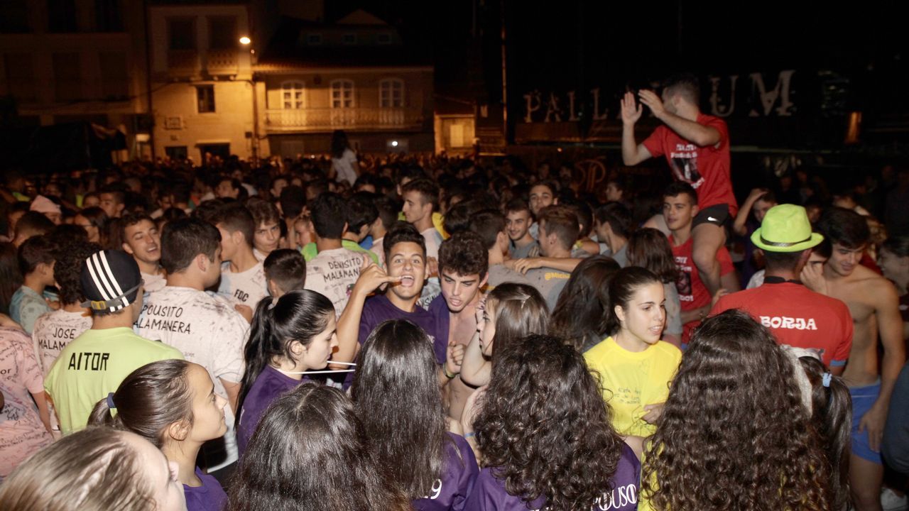 FIESTAS DEL CARMEN DE PORTO DO SON, ÚLTIMO DÍA. FIESTA DEL AGUA Y FUEGOS ARTIFICIALES.