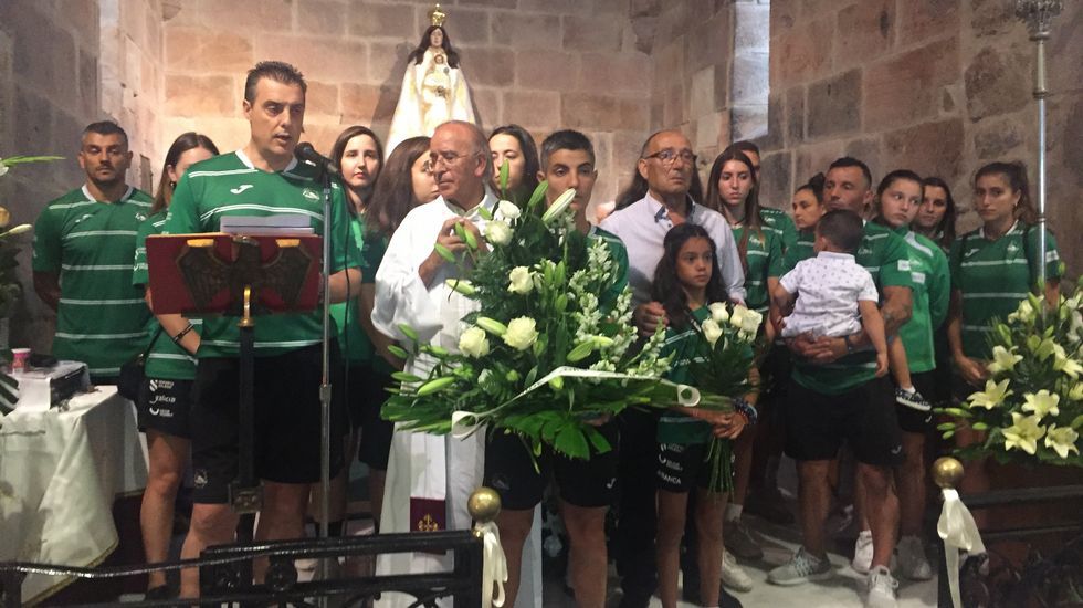 El Cidade das Burgas realizó la ofrenda floral a la Virxe dos Remedios en Ourense