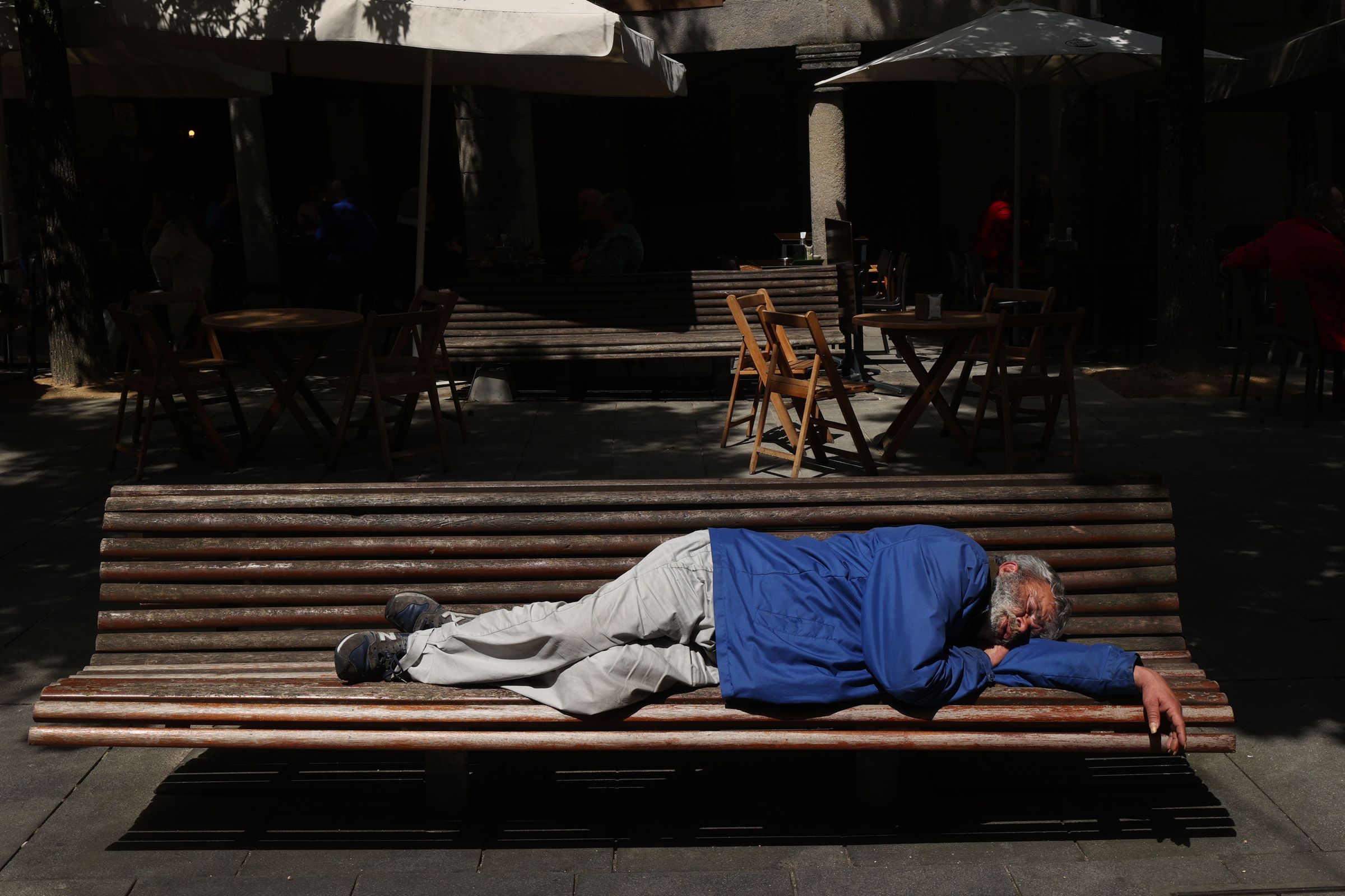 Siesta na Praza da Verdura de Pontevedra. 12/05/2023