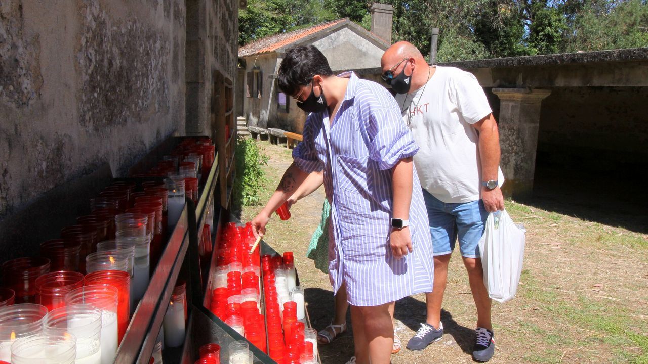 MISA EN SAN BENITO DE SERANS CON LA SUBASTA DE GALLOS