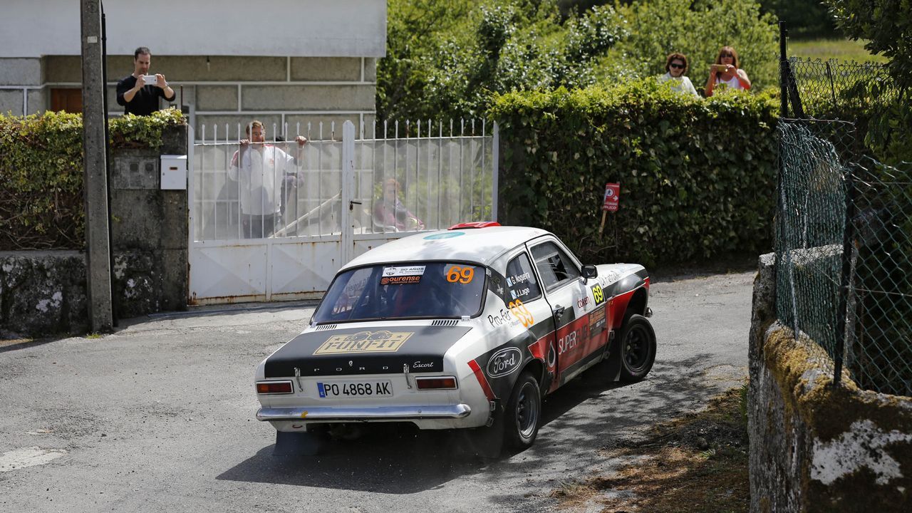 A todo gas en el pueblo de Barroso.La curva del Cruceiro fue un buen escenario para disfrutar del Rali de Ourense