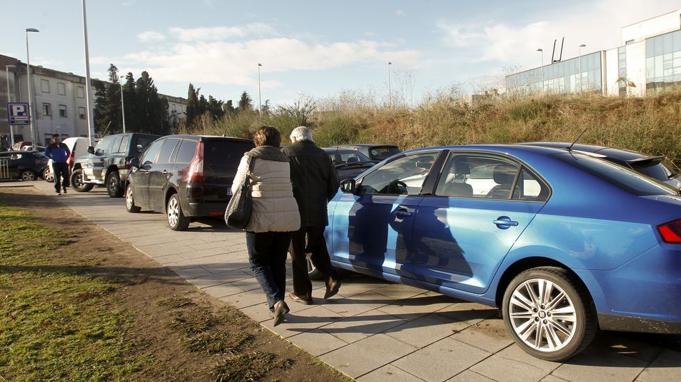 COCHES MAL APARCADOS Y APARCAMIENTO