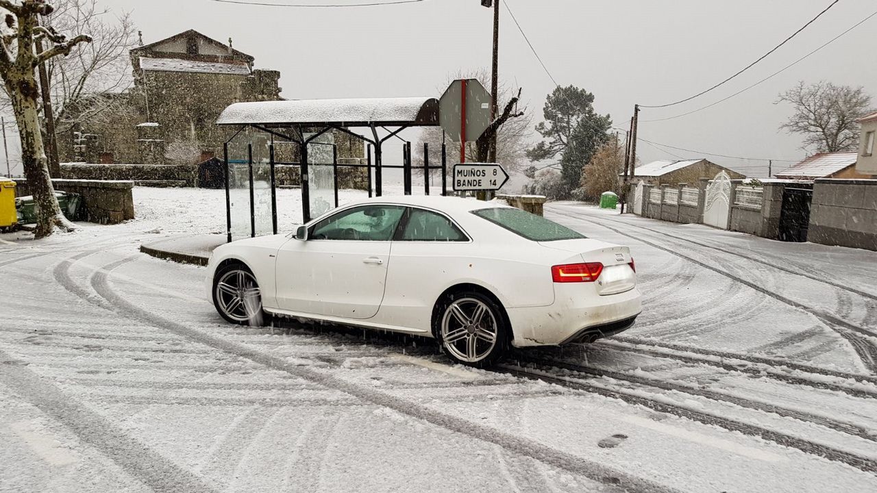 La nieve también ha llegado al concello ourensano de Muíños. Imágenes del enclave de Couso de Salas