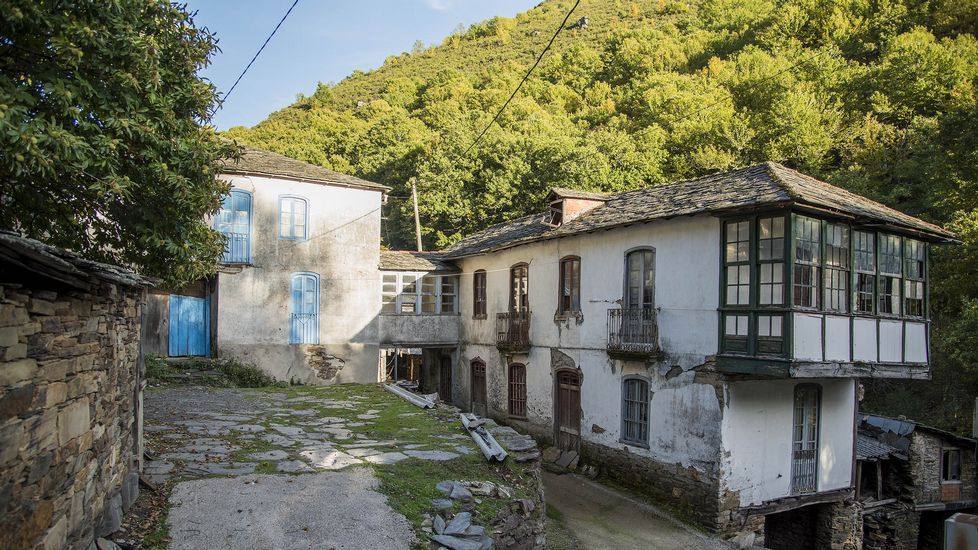 El recorrido empieza en la aldea de Leixazós, en el municipio de Quiroga