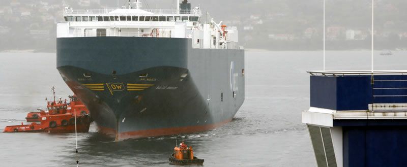 El mercante «Baltic Breeze», que colisionó con el «Mar de Marín», en el puerto de Vigo
