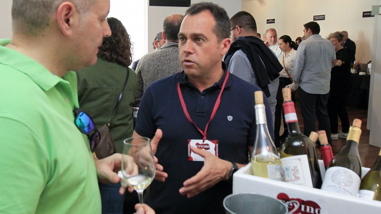 Túnel del vino en Fevino con Óscar Lorenzo