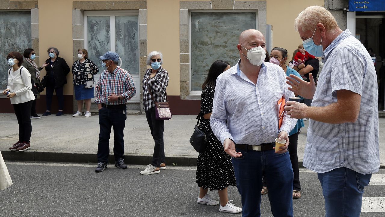 Protesta de los hosteleros por el cierre del municipio.Imagen de la protesta realizada en A Pobra el jueves