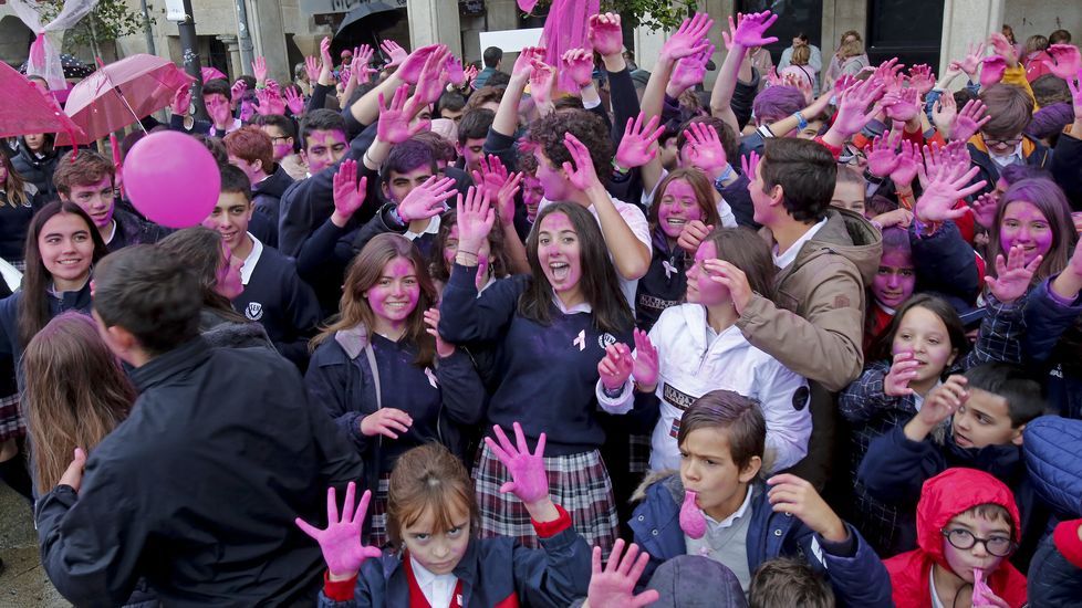 Manos levantadas por el cáncer de mama