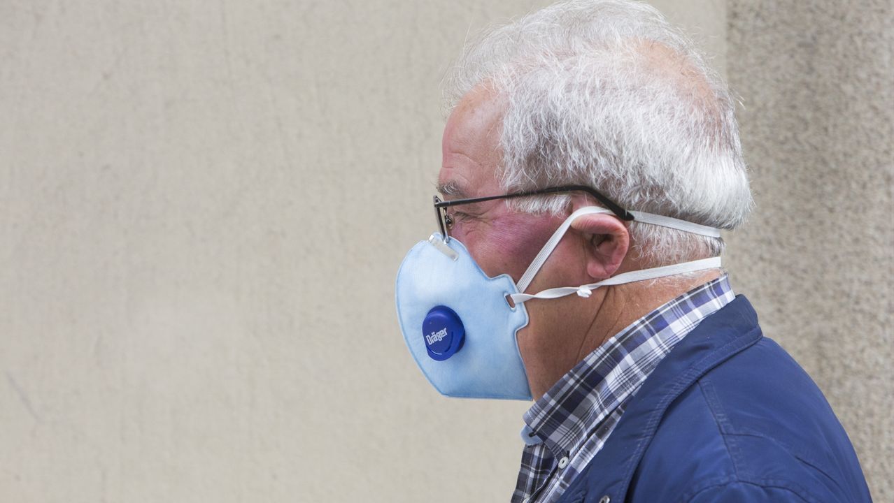 En Carballo se protegen con mascarillas