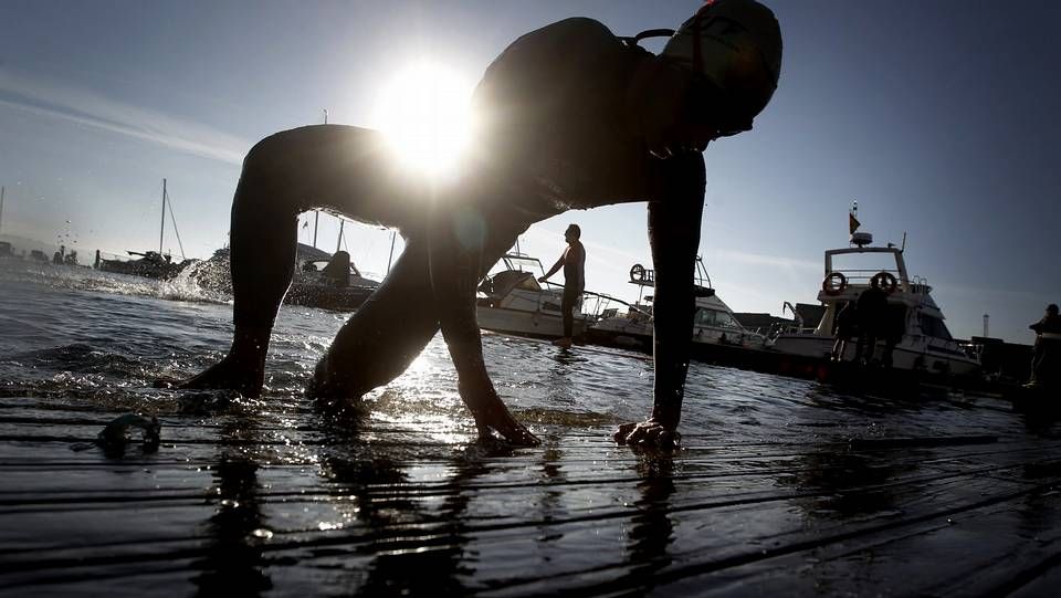 A Coruña esperaba esta mañana a los 150 inscritos en la Travesía Solidaria con una temperatura del agua de apenas 11 grados centígrados