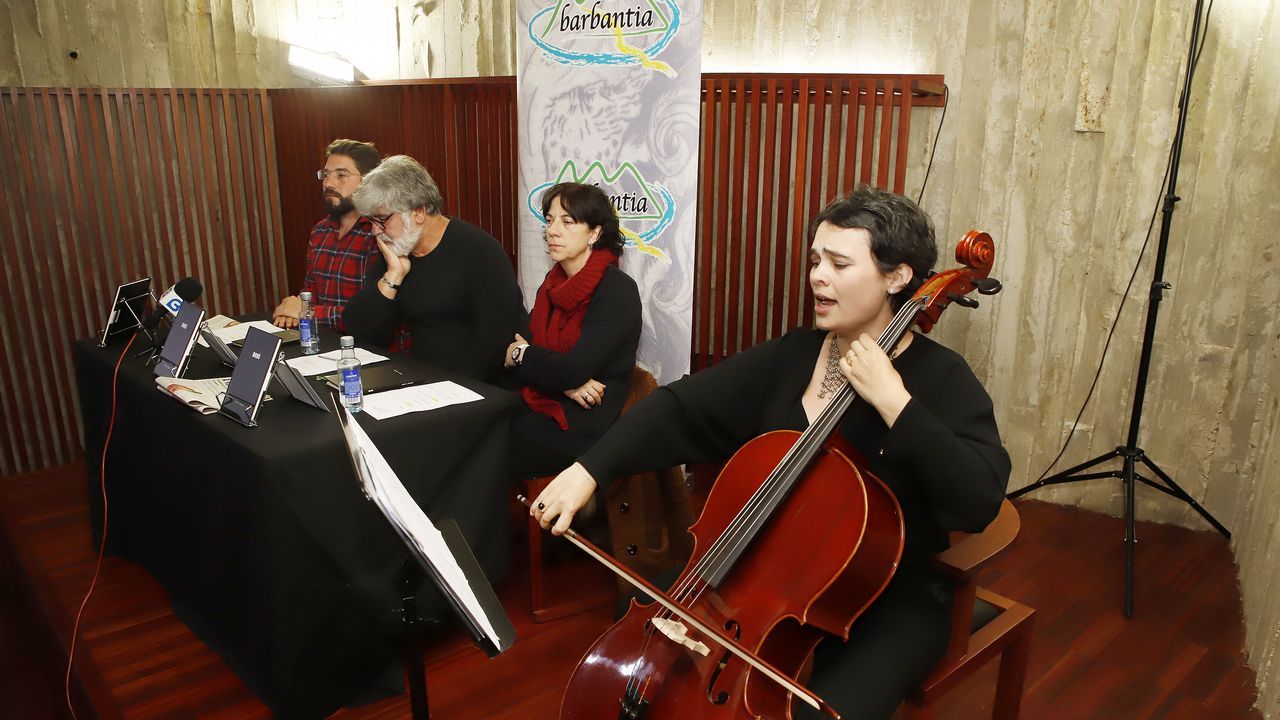 Los m�s peque�os de Ribeira celebraron el D�a del �rbol.Clara Millares, en el mismo instante en que los �rbitros la declararon vencedora