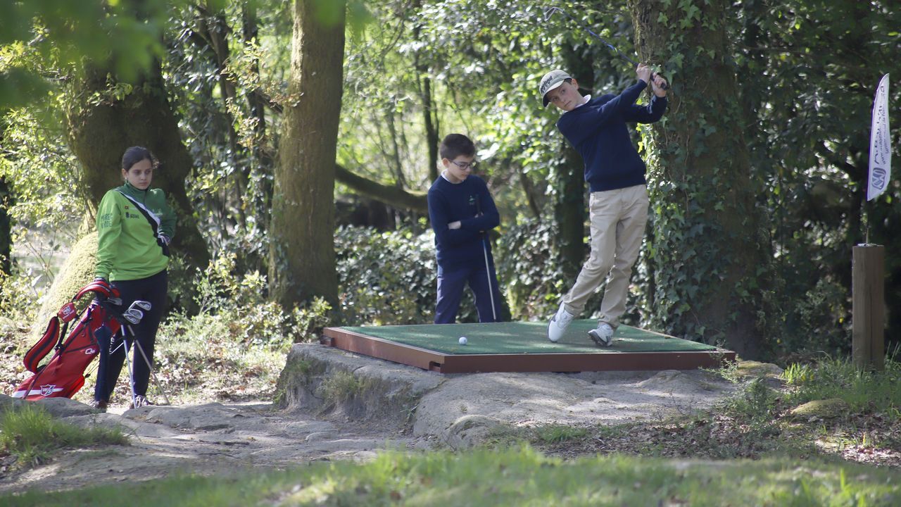 Los m�s peque�os de Ribeira celebraron el D�a del �rbol.Clara Millares, en el mismo instante en que los �rbitros la declararon vencedora