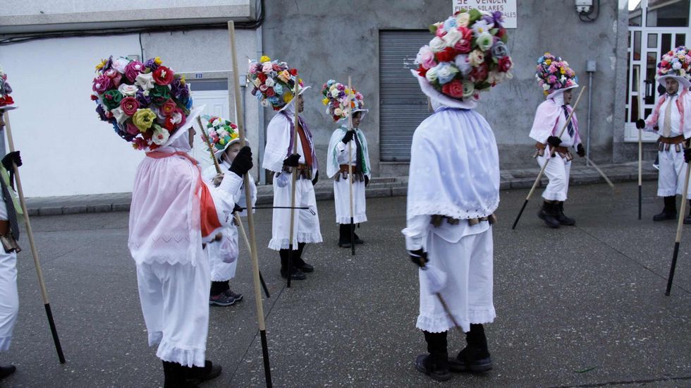 Mascarada ibérica.Cerca de 40 grupos y 800 personas participaron en la mascarada ibérica de Viana do Bolo