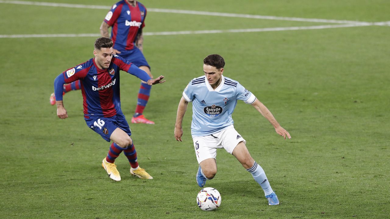 Tapia fue el primero en resentirse y verse obligado a dejar el partido