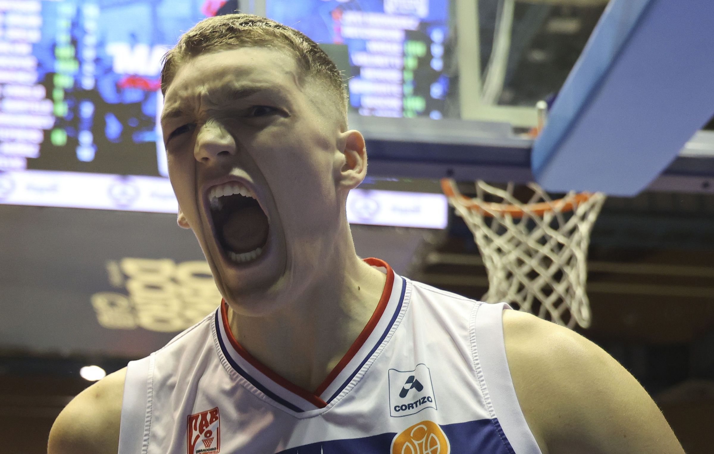 O xogador do Obradoiro Jake Stephens celebrando unha canastra fronte o Oviedo. 11/01/2025