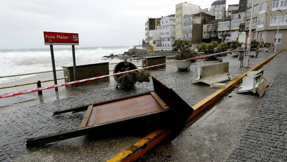 Carballo XXL.Temporal en la playa de A Frouxeira, en Valdoviño