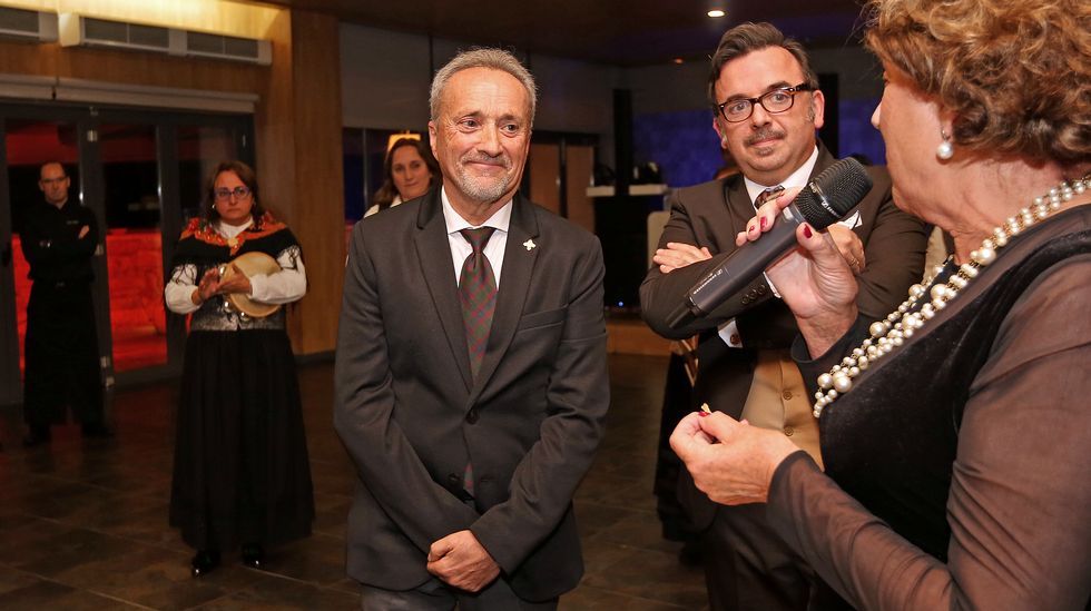 Homenaje al inspector jefe José Antonio Rilo en la cena benéfica de Renacer