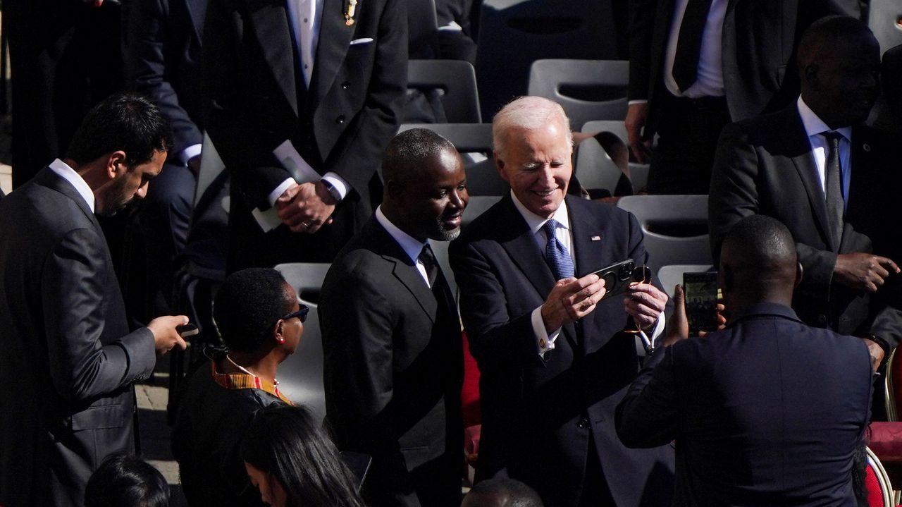 El ex presidente estadounidense Joe Biden, antes del funeral.