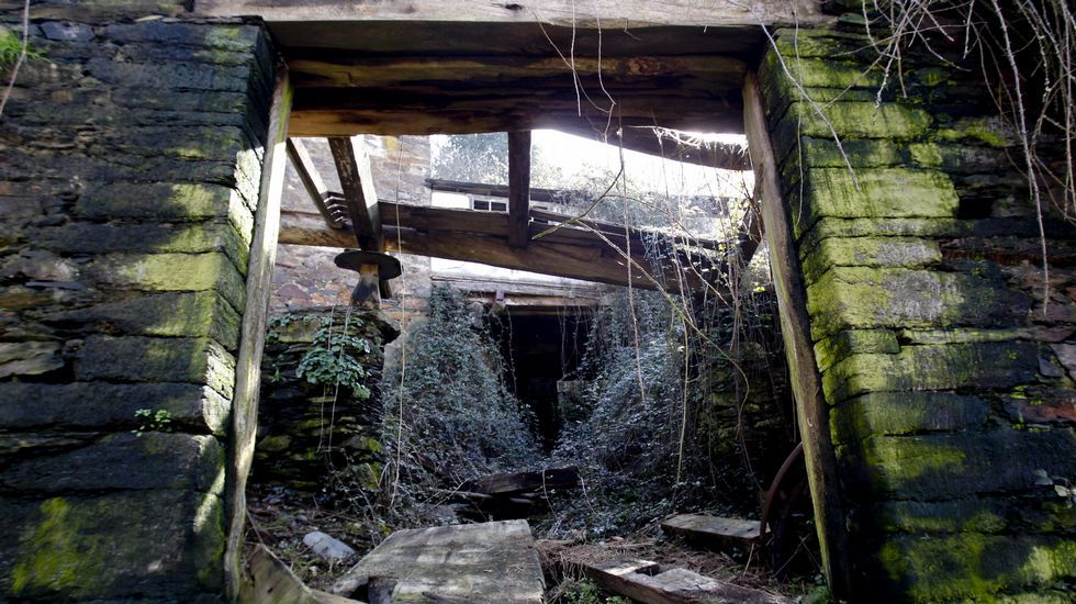 Casa abandonada y en estado ruinoso.
