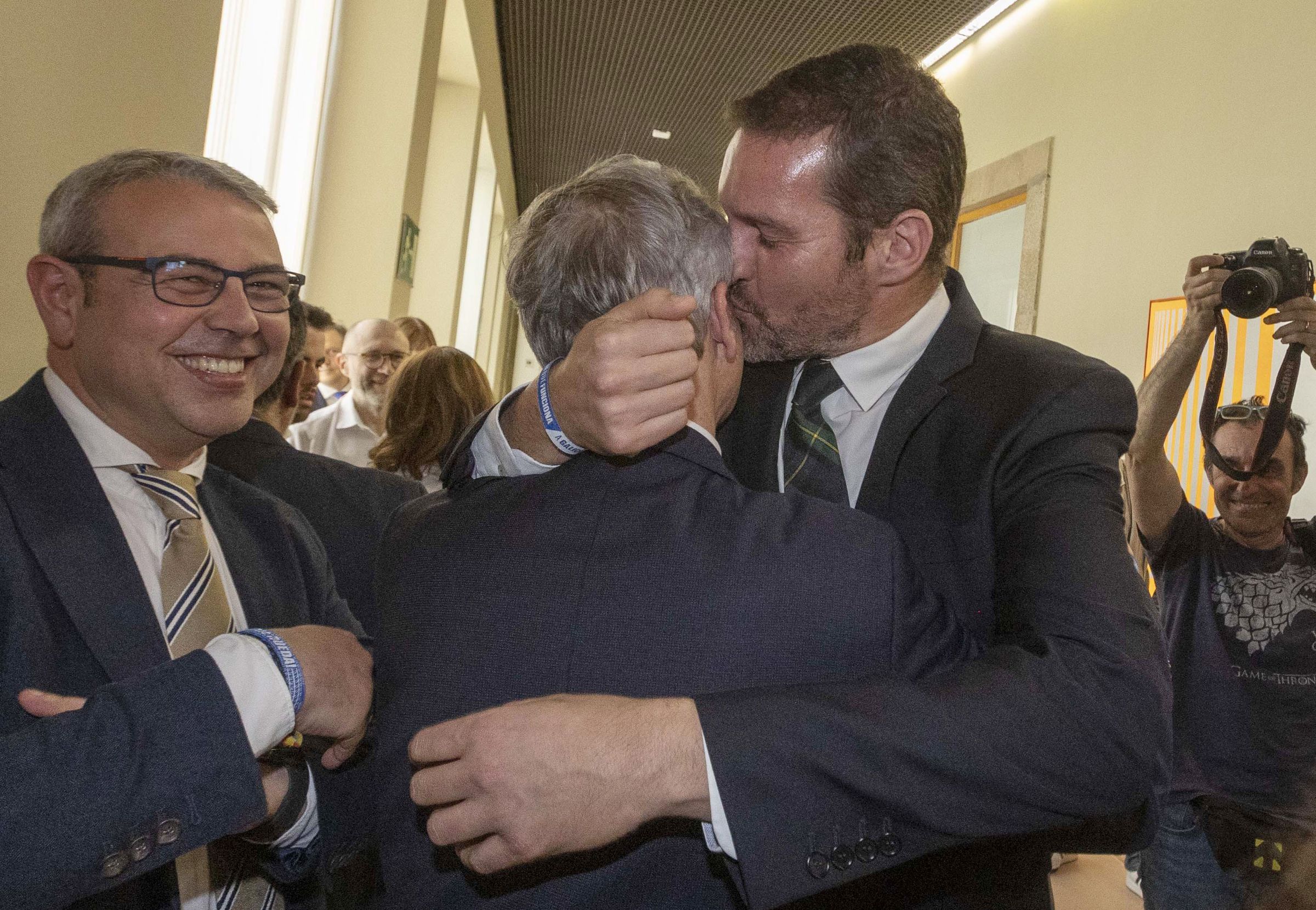 O novo conselleiro Jos� L�pez Campos felicita a Alfonso Rueda trala sesi�n de investidura como Presidente da Xunta de Galicia. 11/04/2024