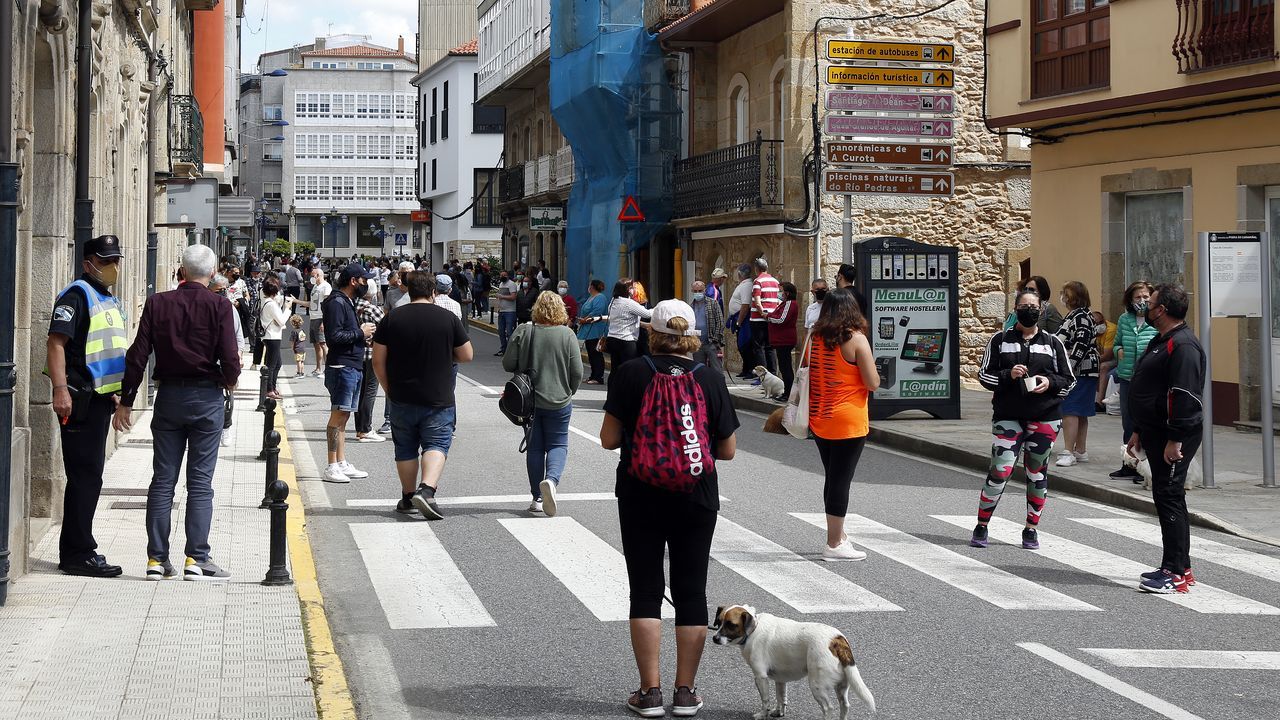 Protesta de los hosteleros por el cierre del municipio.Imagen de la protesta realizada en A Pobra el jueves