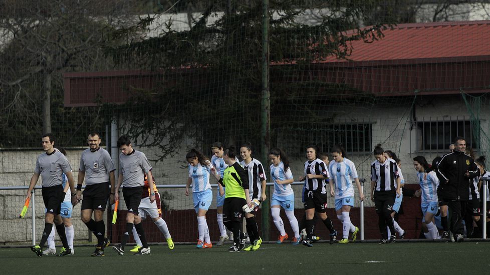 Imagen del partido celebrado el domingo en el campo de la Leyma entre Victoria y Orzán, con victoria aurinegra (1-2)