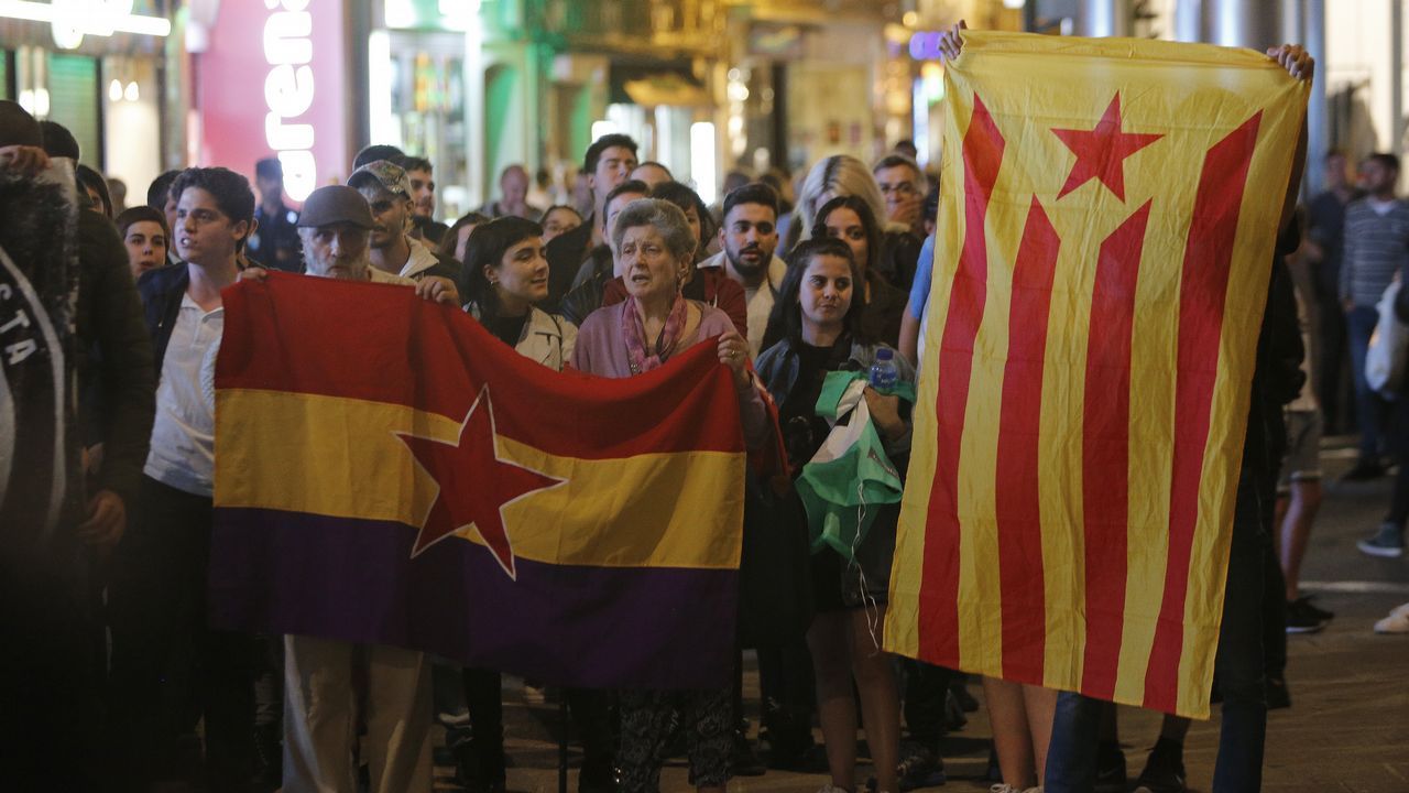 OBELISCO CONCENTRACION EN DEFENSA DE LA UNIDAD DE LA PATRIA COMUN DE TODOS LOS ESPAÑOLES LIBRES E IGUALES
