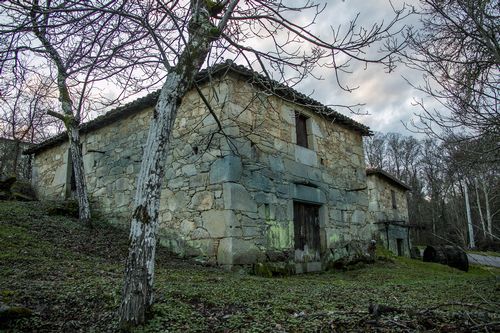 Otra vista de las antiguas bodegas de A Vila do Mato