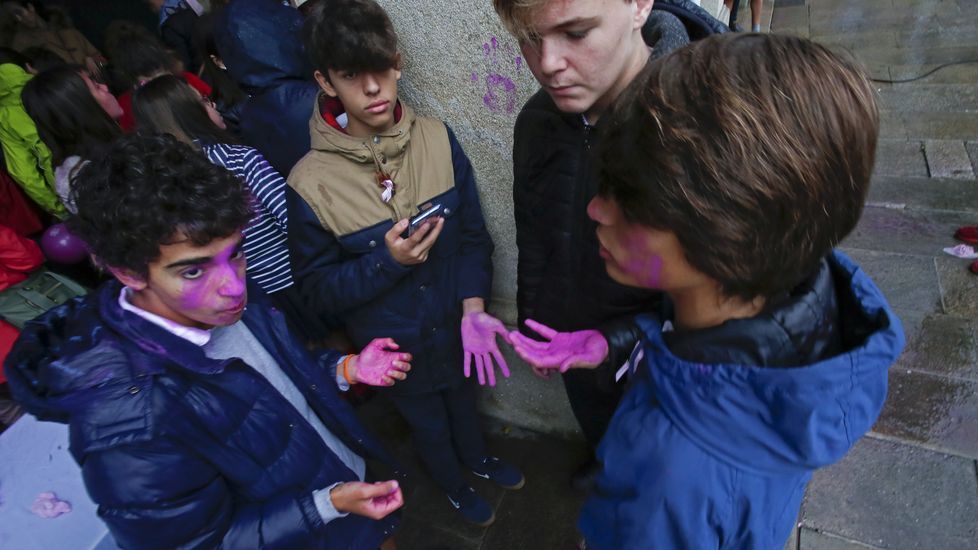 Manos levantadas por el cáncer de mama