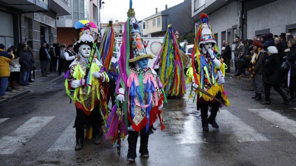 Mascarada ibérica.Cerca de 40 grupos y 800 personas participaron en la mascarada ibérica de Viana do Bolo
