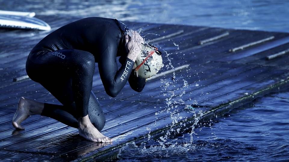 A Coruña esperaba esta mañana a los 150 inscritos en la Travesía Solidaria con una temperatura del agua de apenas 11 grados centígrados