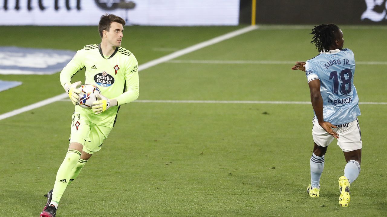 Tapia fue el primero en resentirse y verse obligado a dejar el partido