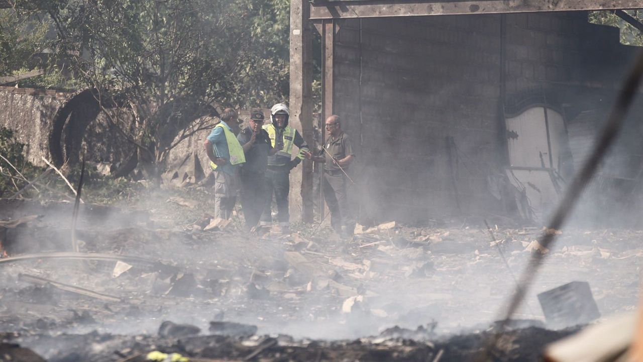 El diá después a la explosión mortal en Tui