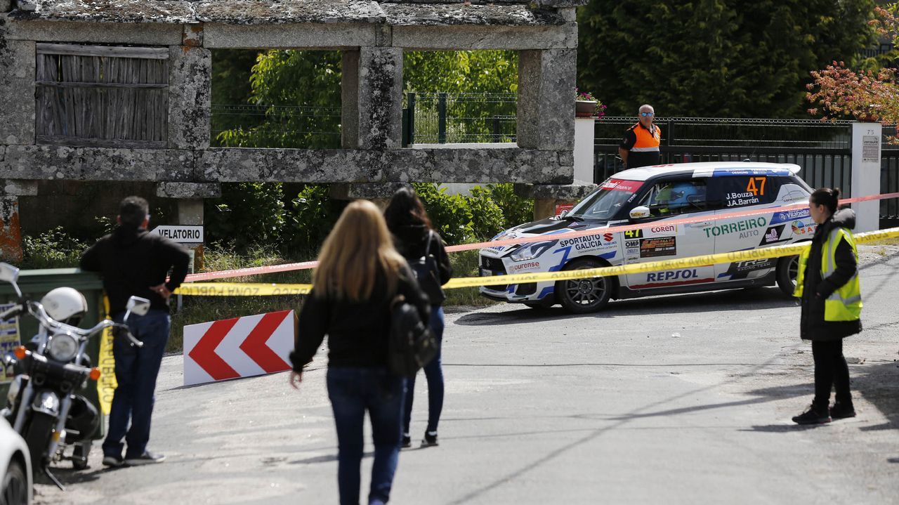 A todo gas en el pueblo de Barroso.La curva del Cruceiro fue un buen escenario para disfrutar del Rali de Ourense
