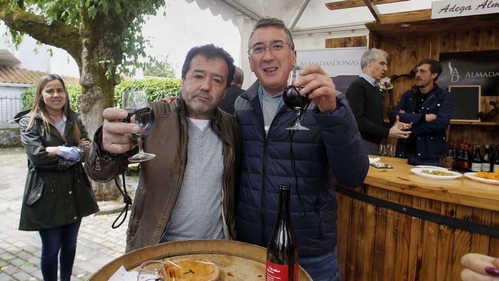 El conselleiro de Industria y el alcalde visitaron los puestos de las bodegas por la mañana