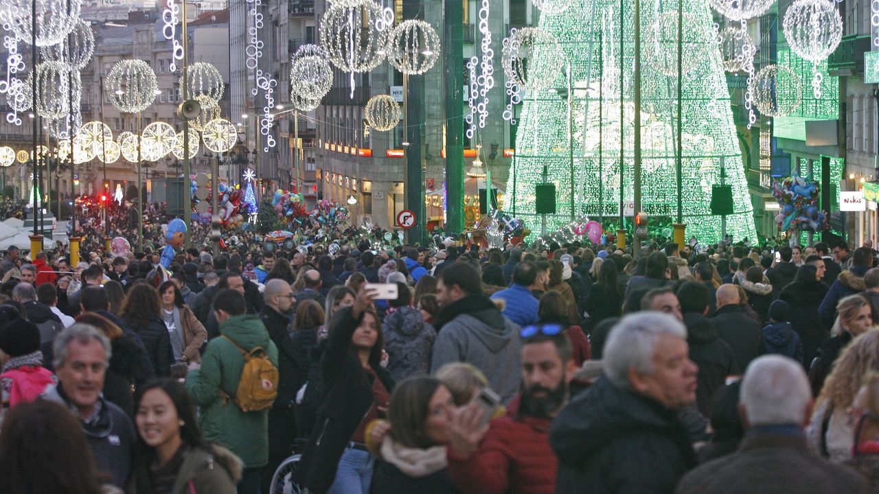 Colapso esta tarde en los accesos a Vigo por autopista por la enorme afluencia de gente