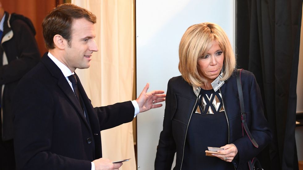 .Macron junto a su mujer Brigitte Trogneux