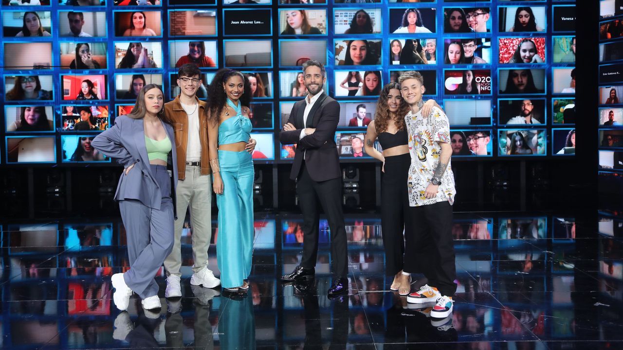 Los cinco finalistas de OT y Roberto Leal