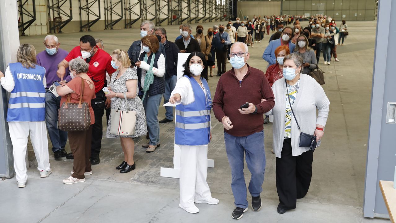 Vacunación masiva de gallegos entre 60 y 65 años en el Ifevi (Vigo)