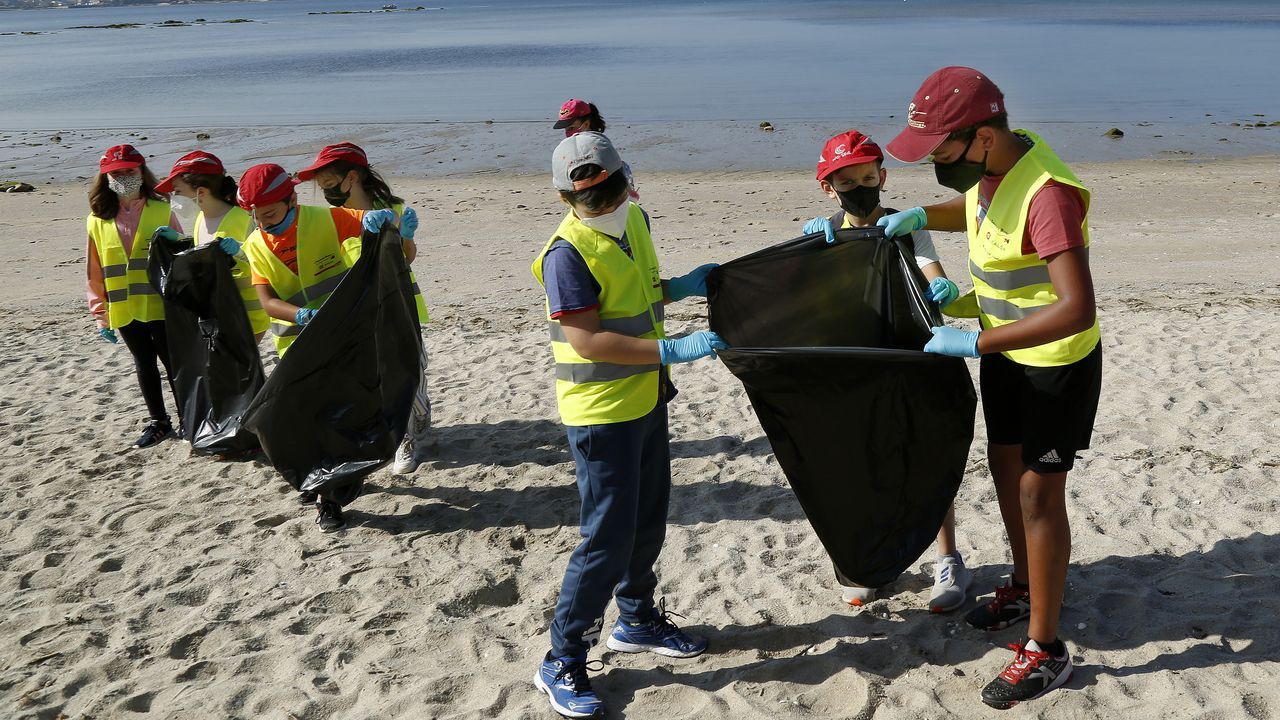 Programa Ludieduca de Jealsa y La Cruz Roja con motivo del día de los océanos en Barraña y o Areal