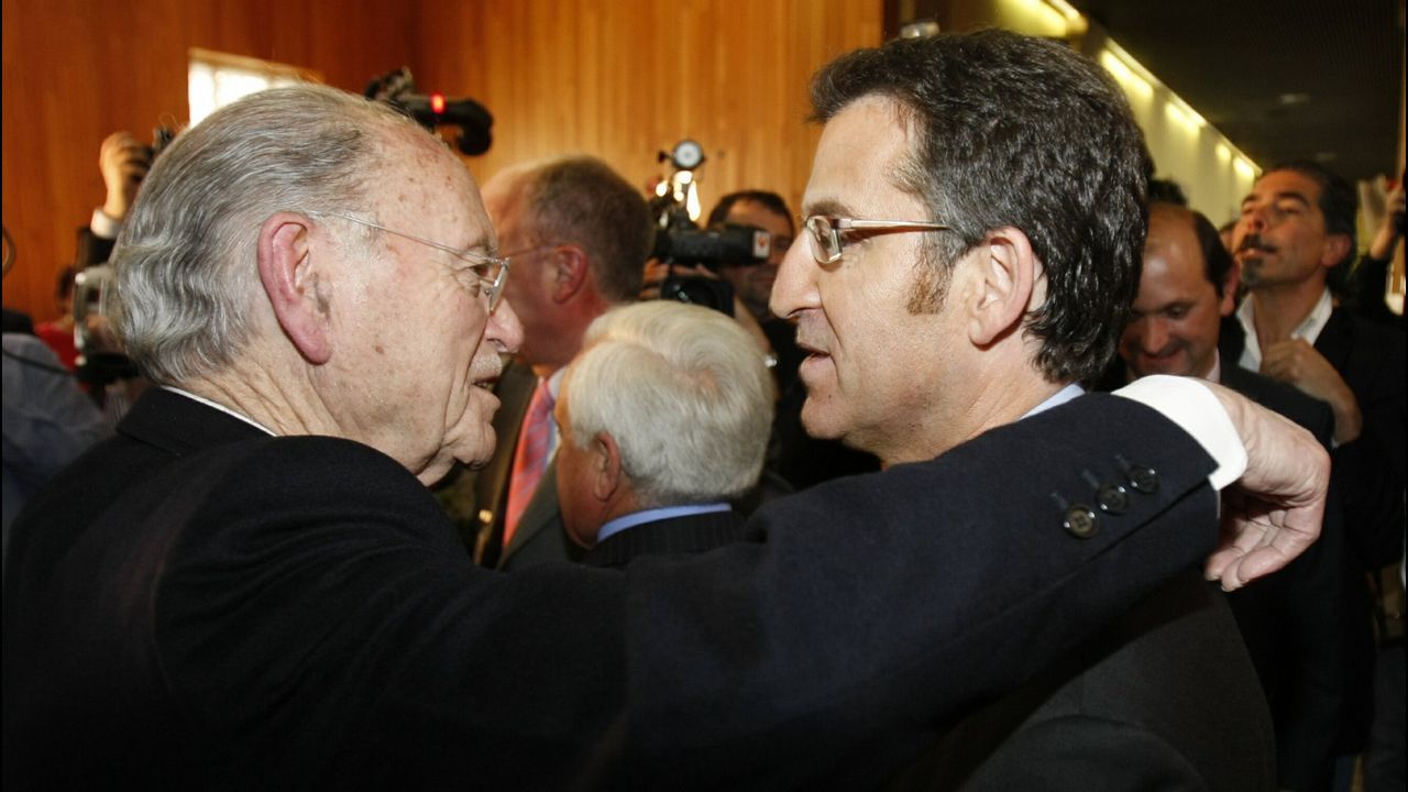 Emilio Pérez Touriño saluda, como presidente de la Xunta, a Fernández Albor