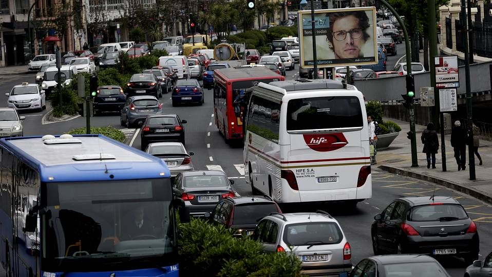 Atasco de tráfico por el corte de Alférez Provisional