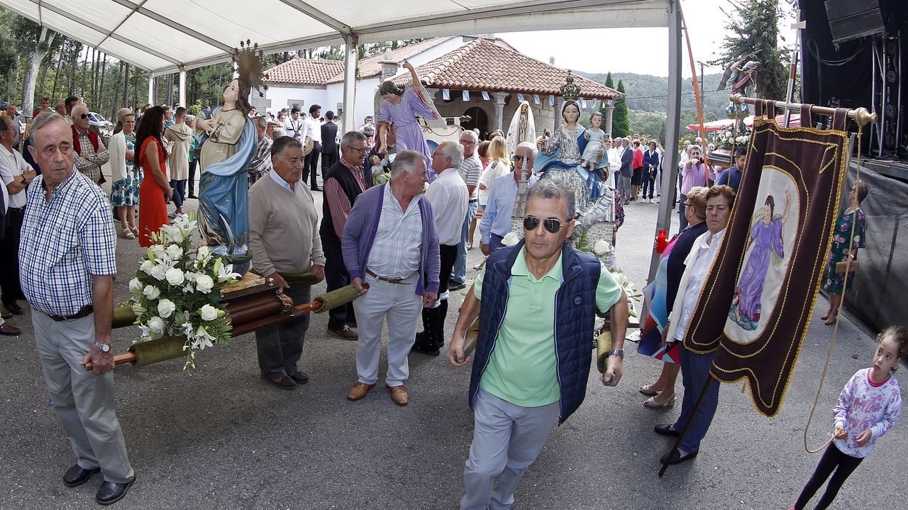 Fiestas en San Roquiño misa y procesión en honor a San Miguel