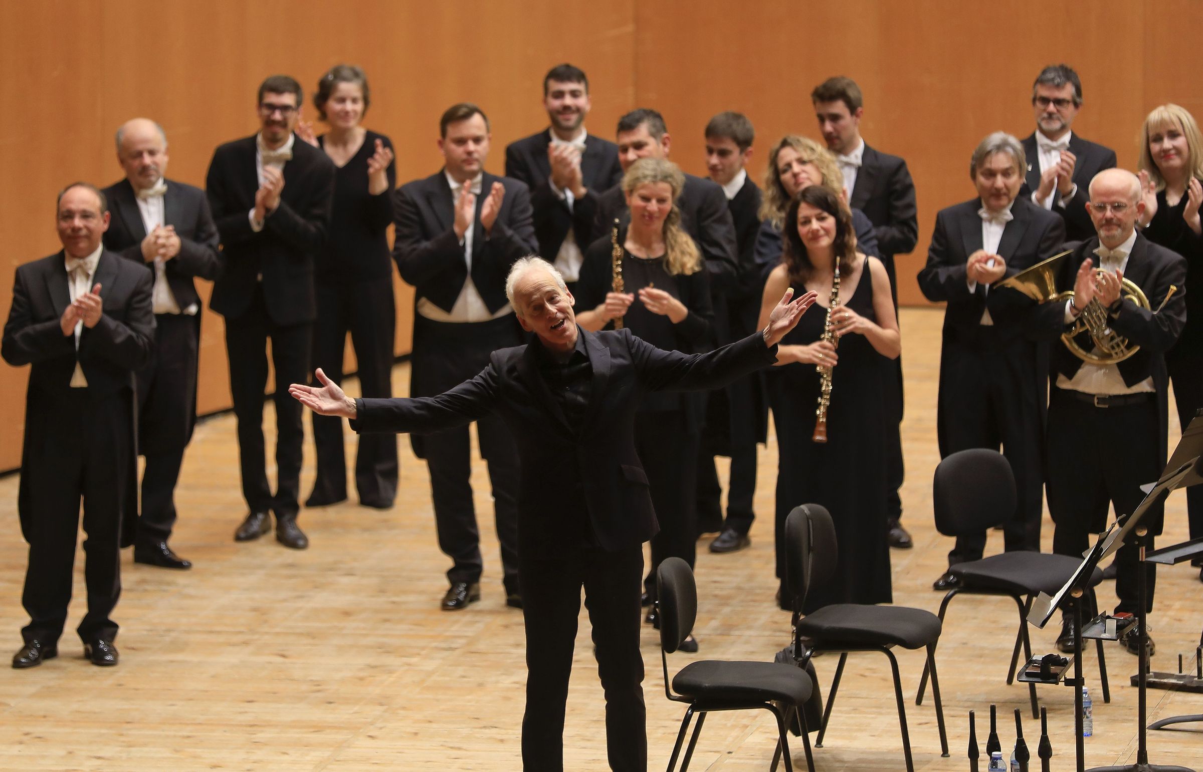 O director Paul Daniel dirixe por derradeira vez a Philharmon�a de Galicia. 15/12/2022