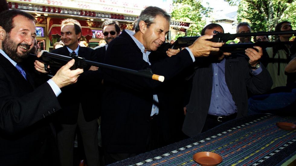 Zapatero se ríe de la puntería de Pérez Touriño y López Orozco.