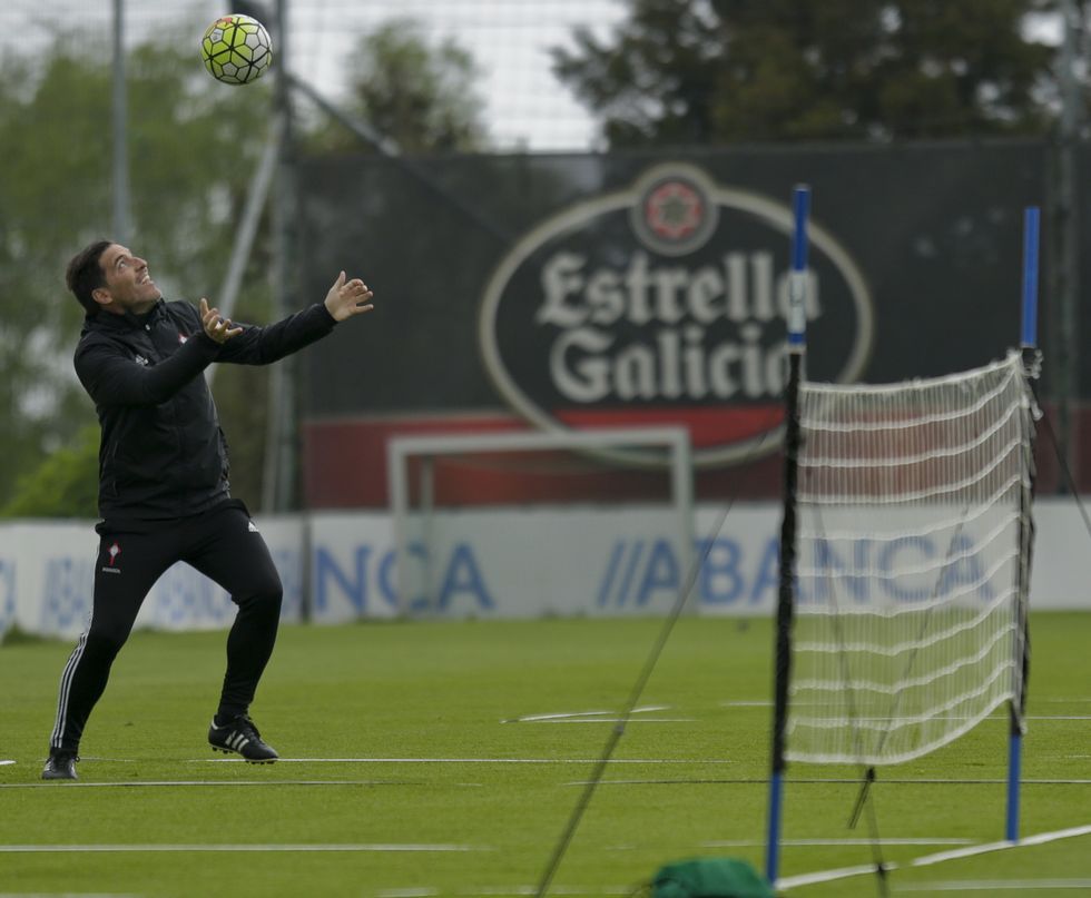 Berizzo no quiere correr riesgos por la triple competición y espera dar la talla en todas.