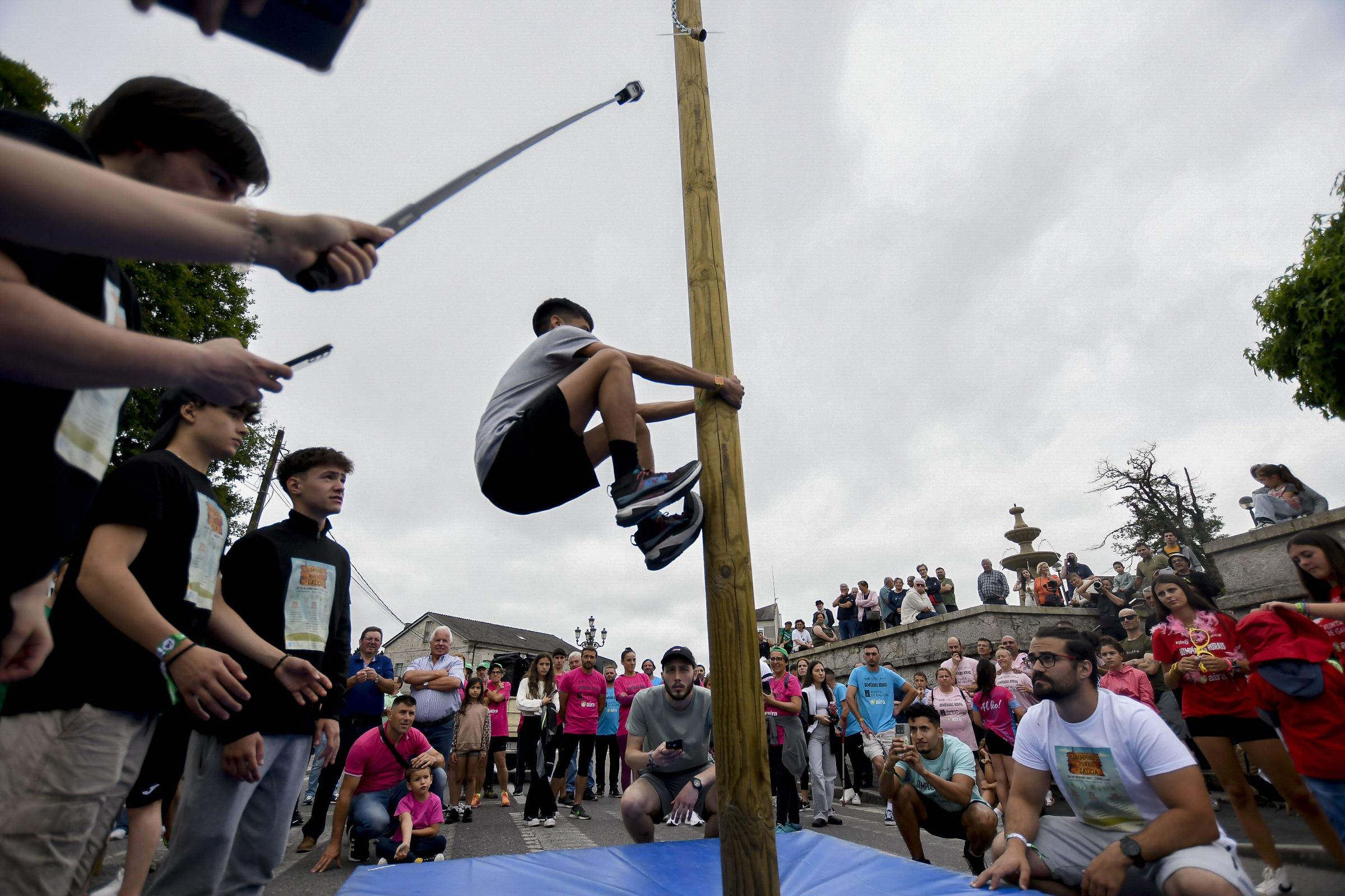 O deporte foi o protagosnista e a competitividade entre os participantes foi a nota dominante nas primeiras Olimpiadas Rurais de Friol. 29/06/2024
