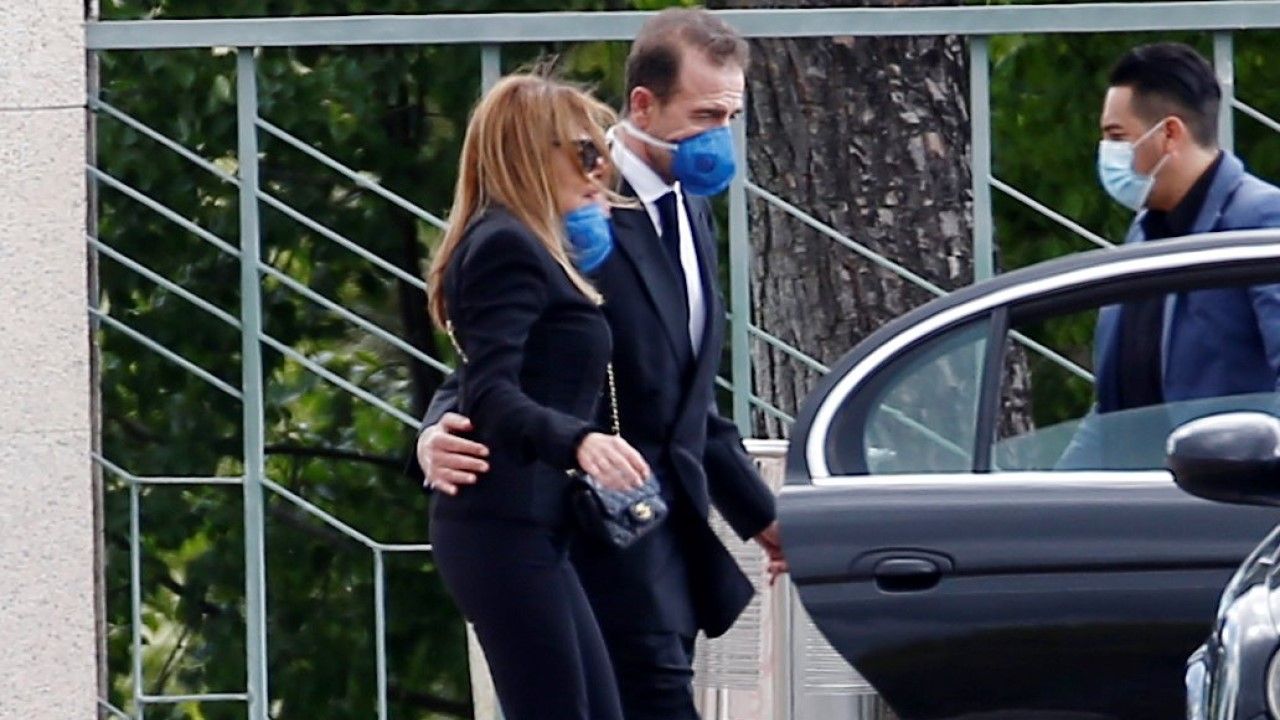 Alessandro Lequio y Ana Obregón dan el último adiós a su hijo Álex