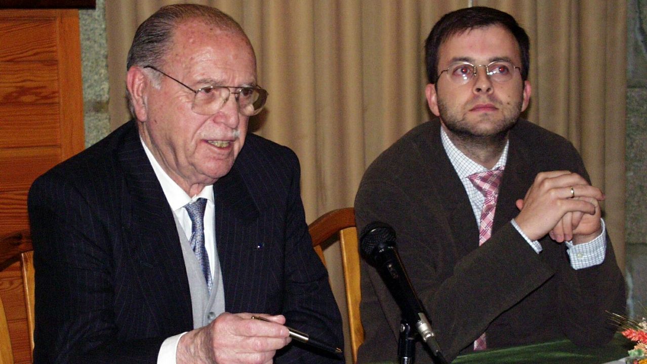 Albor dando una charla en el Ateneo Ferrolano