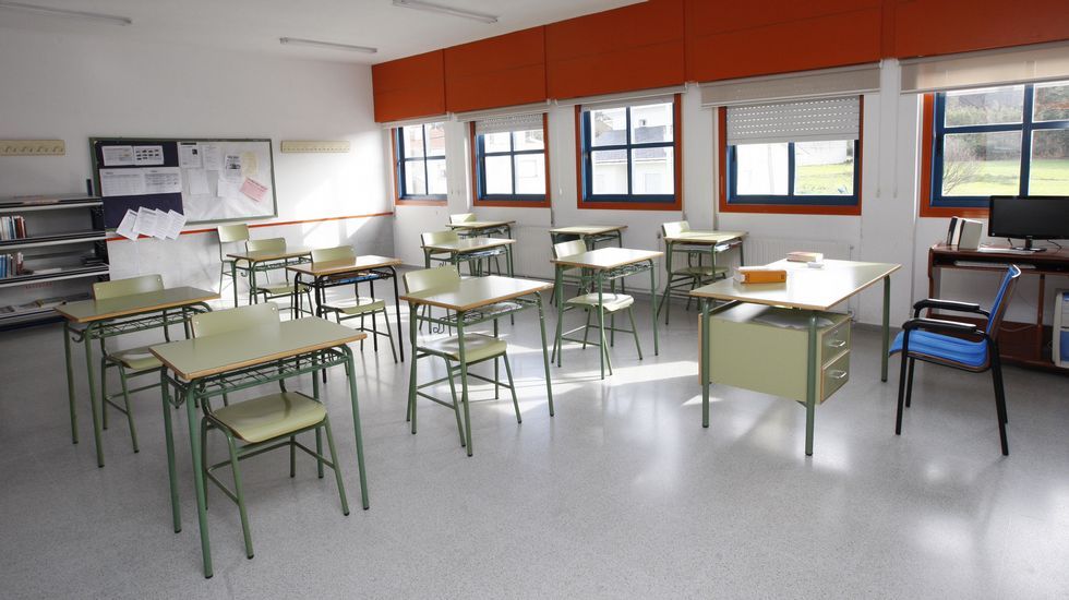 Aula de secundaria vacía en Xove
